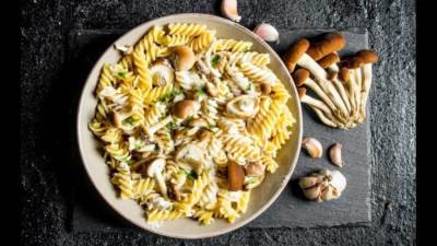 طريقة عمل المكرونة الإيطالية بالصوص الأبيض