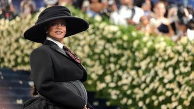 ريهانا تعلن عن حملها الثالث في حفل Met Gala