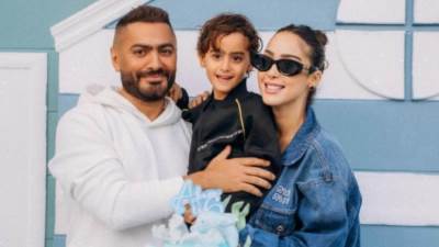 تامر حسني يكشف تطورات حالة ابنه آدم الصحية
