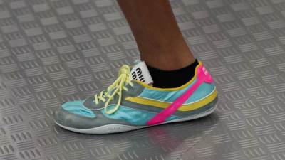 أحدث صيحات أحذية السنيكرز من أشهر الماركات العالمية