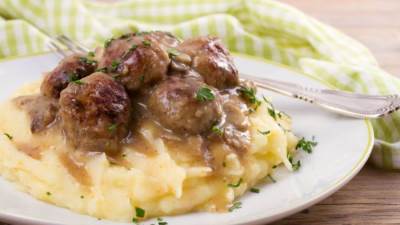 طريقة عمل كرات اللحم بالصوص الإيطالي