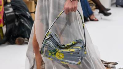 أبرز تصاميم الحقائب لصيف 2025 من الماركات العالمية