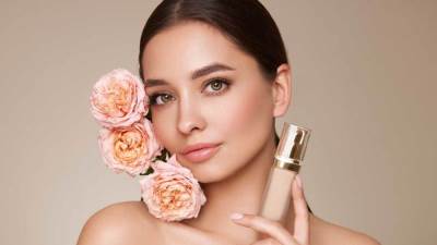 أفضل كريمات الأساس التي تمنح بشرتك مظهرًا طبيعيًا مشرقًا