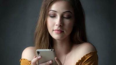 كيف تؤثر التكنواوجيا على صحة بشرتك؟