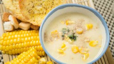 طريقة عمل شوربة الذرة الصحية
