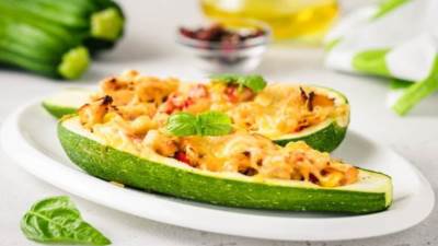 طريقة عمل قوارب الكوسا بالموزاريلا