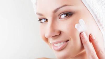 ماسكات تفتيح طبيعية للبشرة سريعة المفعول