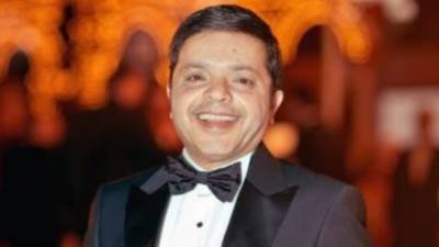  أحمد السقا يكرم محمد هنيدي في ختام مهرجان الإسكندرية المسرحي 