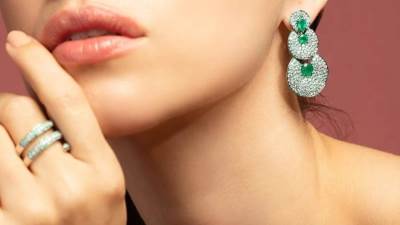 مجوهرات راقية مرصعة بالزمرد من دور المجوهرات العالمية