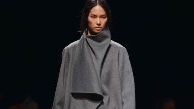 عودة موضة الكيب في خريف وشتاء 2025 