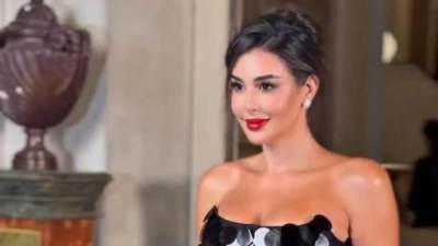 ياسمين صبري عارضة أزياء في أسبوع الموضة بباريس.. فيديو