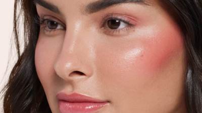 ألوان أحمر الخدود لخريف وشتاء 2025