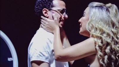 طه دسوقي يحتفل بيوم ميلاد زوجته برسالة رومانسية