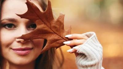 روتين يومي سريع في 5 دقائق لبشرة نضرة في الخريف