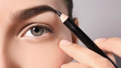 باقة مميزة من أقلام الحواجب من أشهر الماركات العالمية