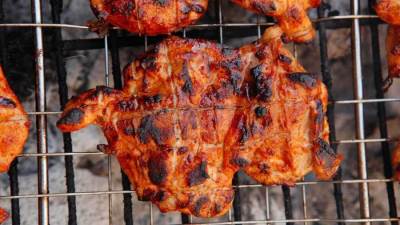 طريقة عمل تتبيلة الدجاج المسحب المشوي مثل المطاعم