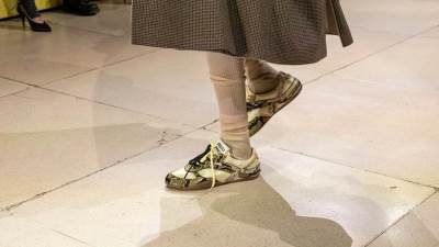 أحدث صيحات أحذية السنيكرز لشتاء 2025 من دور الأزياء العالمية