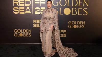 أبرز إطلالات النجمات في حفل عشاء البحر الأحمر وجوائز غولدن غلوب