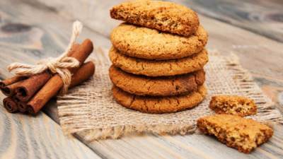 طريقة عمل كوكيز الزنجبيل والقرفة بكل سهولة