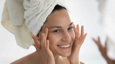 أهم الفيتامينات التي تحافظ على نضارة البشرة بعد الثلاثين