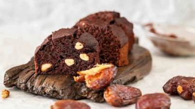 طريقة عمل كيكة الشوكولاتة بالتمر