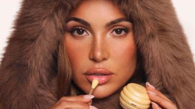 حافظي على جمال شفتيك مع Honey  Glaze Collagen Therapy Lip Mask من علامة غيزو