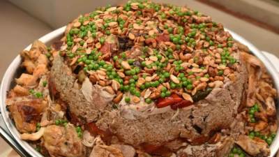 طريقة عمل منسف الدجاج والمكسرات