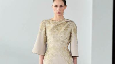 فساتين محتشمة لإطلالة عيد الفطر من دور الأزياء العالمية