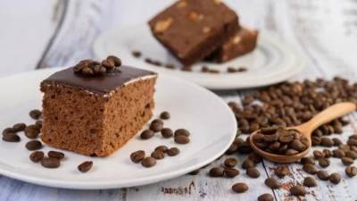 طريقة عمل كيك إسفنجي بالقهوة والشيكولاتة