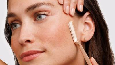 أبرز 5 أدوات لإزالة شعر الوجه بطرق آمنة