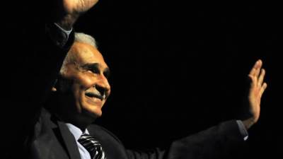 نقل الفنان عبد الرحمن أبو زهرة للعناية المركزة