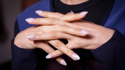 أبرز صيحات المناكير لموسم ربيع وصيف 2026