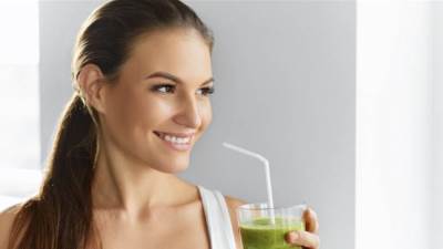 9 مشروبات تعيد لبشرتك إشراقتها ونضارتها