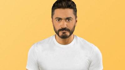  تامر حسني يناشد الصحة: "أرجوكم ماتسيبوناش كدا" 