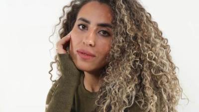 من هو صاحب عبارة "يا مصر بتعمليها إزاي"؟ منة القيعي توضح