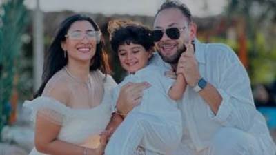  بعد 5 سنوات زواج.. محمد علي رزق يقيم حفل زفاف ويفي بوعده لزوجته