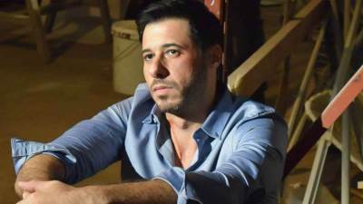أحمد السعدني يحيي ذكرى وفاة طليقته أم أولاده.. وزوجته تعلق